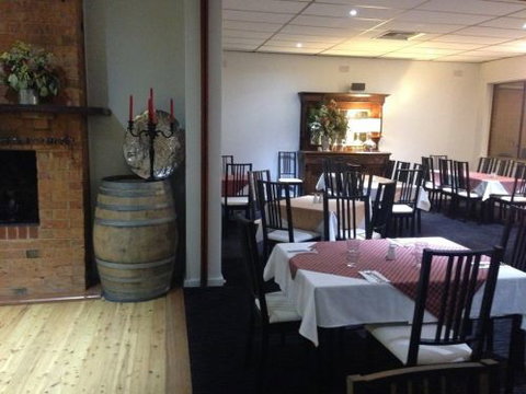 Moyhu Hotel - Restaurant Gold Coast 2