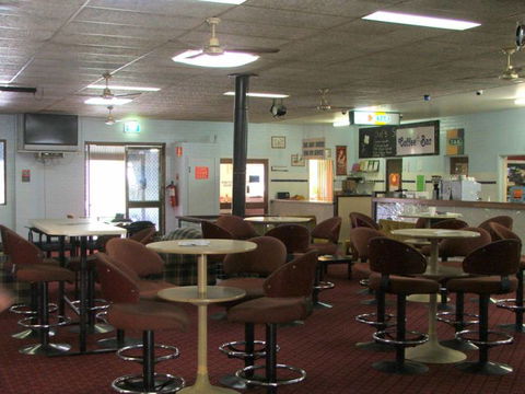 Old Bar Tavern - Restaurant Gold Coast 3