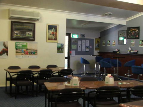 Old Bar Tavern - Restaurant Gold Coast 4