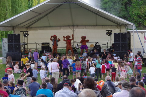 Regional Australia Bank Inverell Sapphire City Festival - Restaurant Gold Coast 1