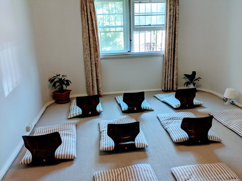 Introduction To Meditation: Know Your Mind And Learn How To Free Your Mind - Restaurant Gold Coast 1