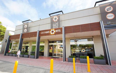Fountain Gate Hotel - Restaurant Gold Coast 0