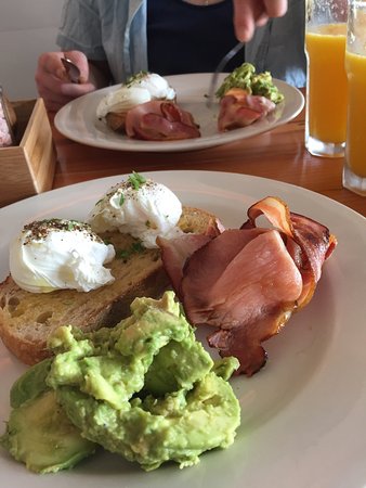 4 Kings Coffee & Food - Restaurant Gold Coast 0