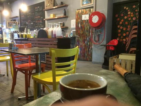 La Roue Cafe - Restaurant Gold Coast 0