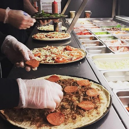 Crust Gourmet Pizza Bar Shellharbour - Restaurant Gold Coast 0