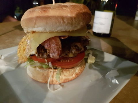 Sumth'n Tastee - Restaurant Gold Coast 0