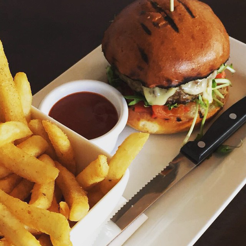 Sunnyside Tavern - Restaurant Gold Coast 0