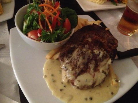 Bowning Hotel Dining Room - Restaurant Gold Coast 0