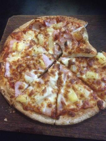 Crust Gourmet Pizza Bar Woolongong - Restaurant Gold Coast 0