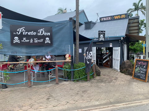 The Pirate Den Bar And Grill - Restaurant Gold Coast 1