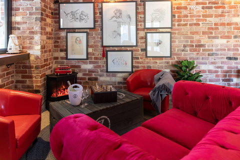 The General Wine Bar And Kitchen - Restaurant Gold Coast 0