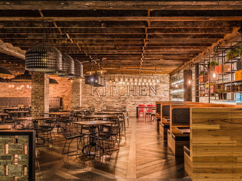 Collegians - Restaurant Gold Coast 1