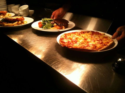 Central Tavern - Restaurant Gold Coast 0