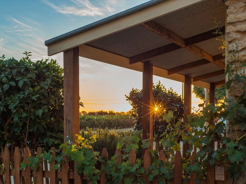 Café In The Vines - Restaurant Gold Coast 0