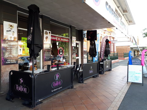 Helen's Coffee Lounge - Restaurant Gold Coast 2