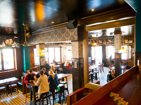 Mary G's - Restaurant Gold Coast 1