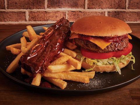 Rashays - Casual Dining - Belconnen - Restaurant Gold Coast 1