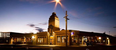 The Central Hotel Bistro - Restaurant Gold Coast 0