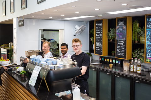 AIS Cafe - Restaurant Gold Coast 1