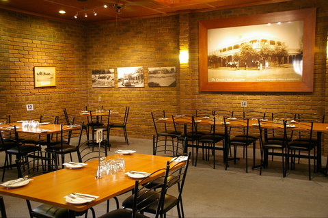 Crown Hotel Wentworth - Restaurant Gold Coast 2