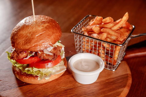 R Bar & Kitchen - Restaurant Gold Coast 0