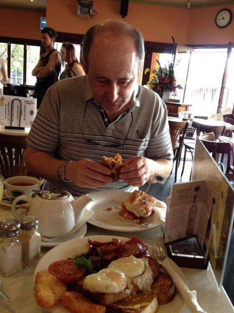 Henry's Cafe Brasserie - Restaurant Gold Coast 0