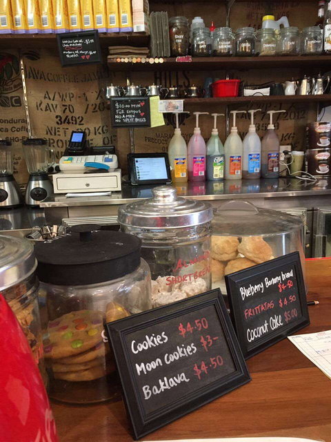 Vee's Cafe - Restaurant Gold Coast 0