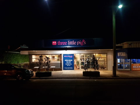 Three Little Pigs - Bar And Bistro - Restaurant Gold Coast 0