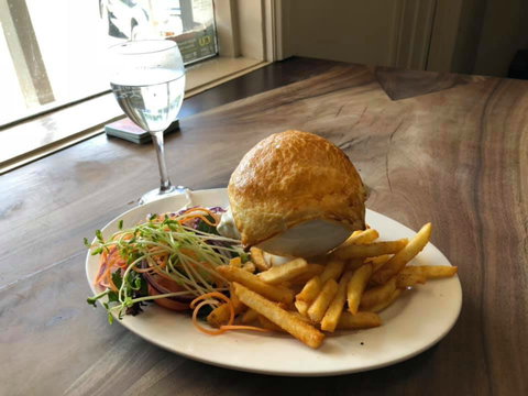 Bowning Hotel Dining - Restaurant Gold Coast 0