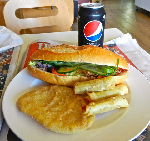 VN Wrap 'n' Roll - Sunshine North - Restaurant Gold Coast 0