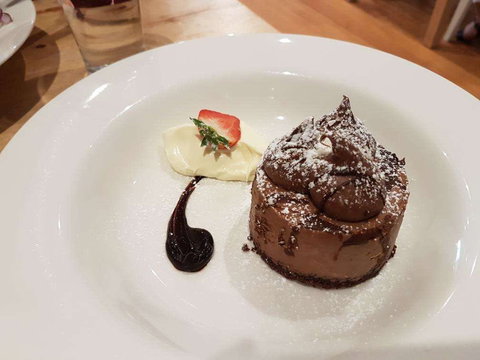 Crown Hotel - Restaurant Gold Coast 0