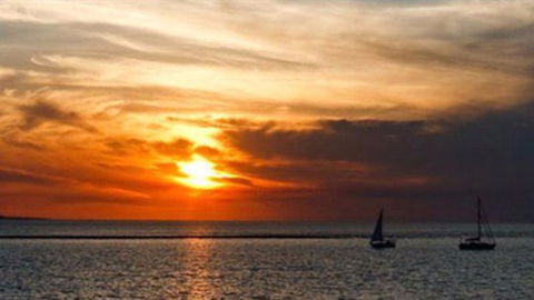 La Beach Restaurant - Restaurant Gold Coast 0