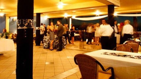 La Beach Restaurant - Restaurant Gold Coast 2