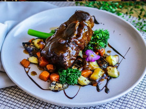 The Windsor Castle Hotel - Restaurant Gold Coast 1