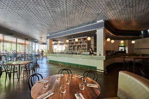 Mayfair Lane Pub And Dining Room - Restaurant Gold Coast 0