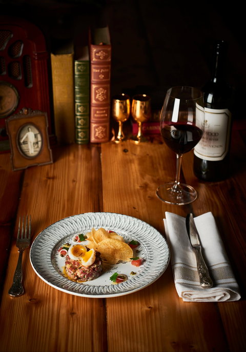 Mayfair Lane Pub And Dining Room - Restaurant Gold Coast 2