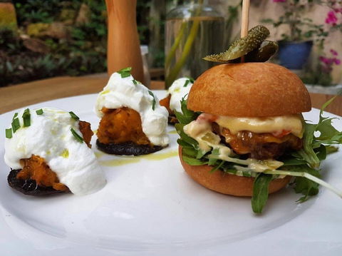 Saint Laura Cafe - Restaurant Gold Coast 0