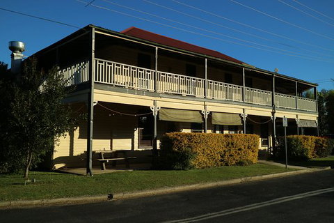 Brushgrove Hotel - Restaurant Gold Coast 0
