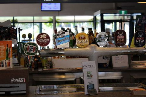 Bonny Hills Beach Hotel - Restaurant Gold Coast 2