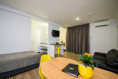 Glenmore Palms Motel - Restaurant Gold Coast 0