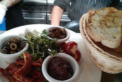 Empire Bay Tavern - Restaurant Gold Coast 8