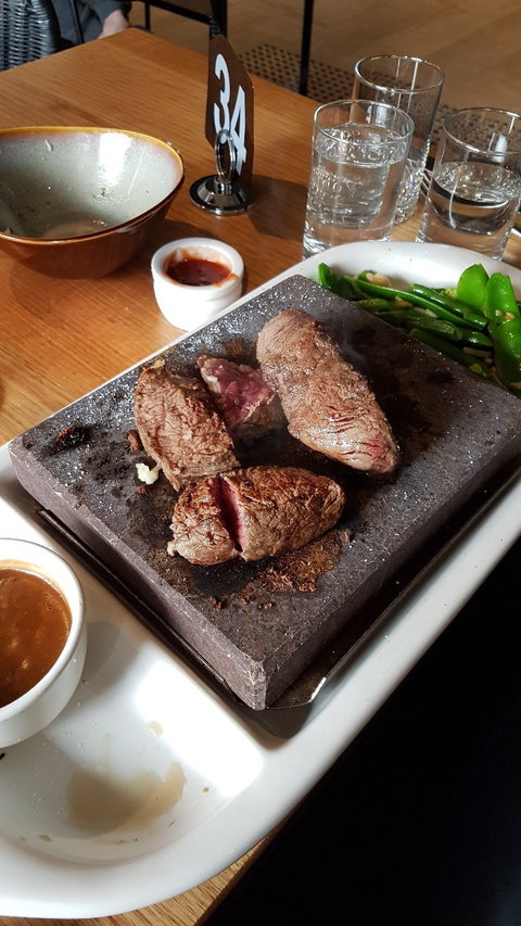 Shoreline Hotel - Restaurant Gold Coast 11