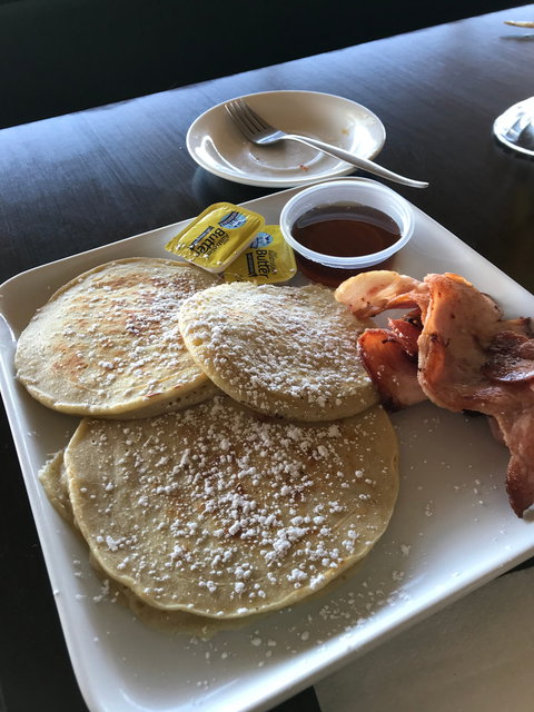 Pelican's Cafe & Restaurant - Restaurant Gold Coast 1