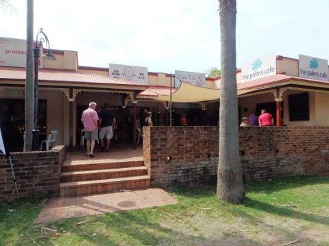 The Palms Cafe - Restaurant Gold Coast 0