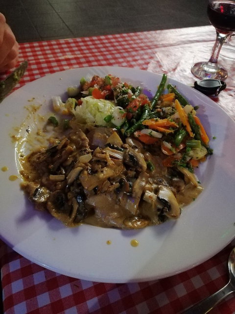 Freddies Cafe De Paris - Restaurant Gold Coast 1