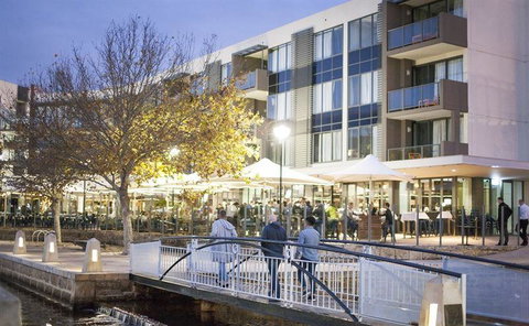 The Royal On The Waterfront - Restaurant Gold Coast 13