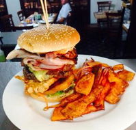 Gin Gin Hotel - Restaurant Gold Coast