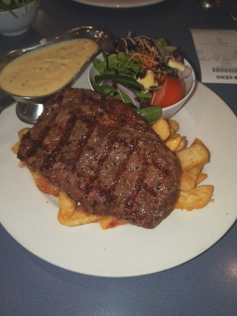 Highfields Tavern - Restaurant Gold Coast 1