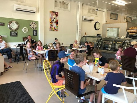 Yeast2west Bakery - Restaurant Gold Coast 0