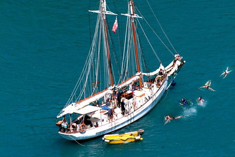 Whitehaven Beach Sailing And Snorkeling Cruise - Restaurant Gold Coast 3